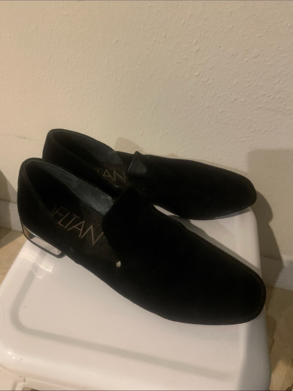 Delta Black Velvet women’s Slip-On Loafers